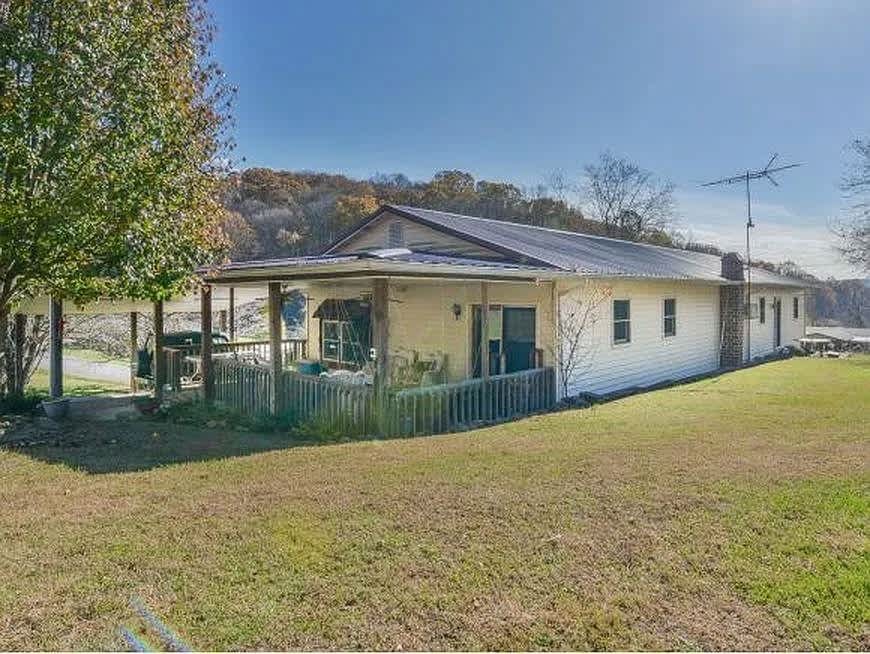 492 Olinger Drive – photo 2