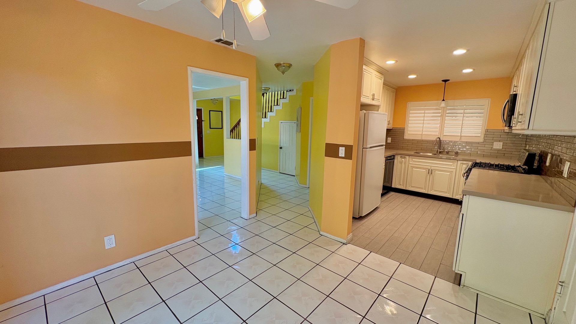 Spacious and bright Hawthorne front house – photo 3