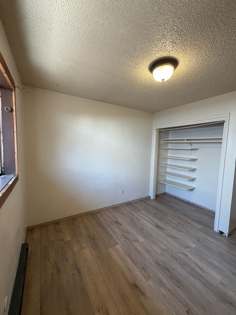 2-Bedroom Home with Garage Near Sky Lakes and OIT – photo 4
