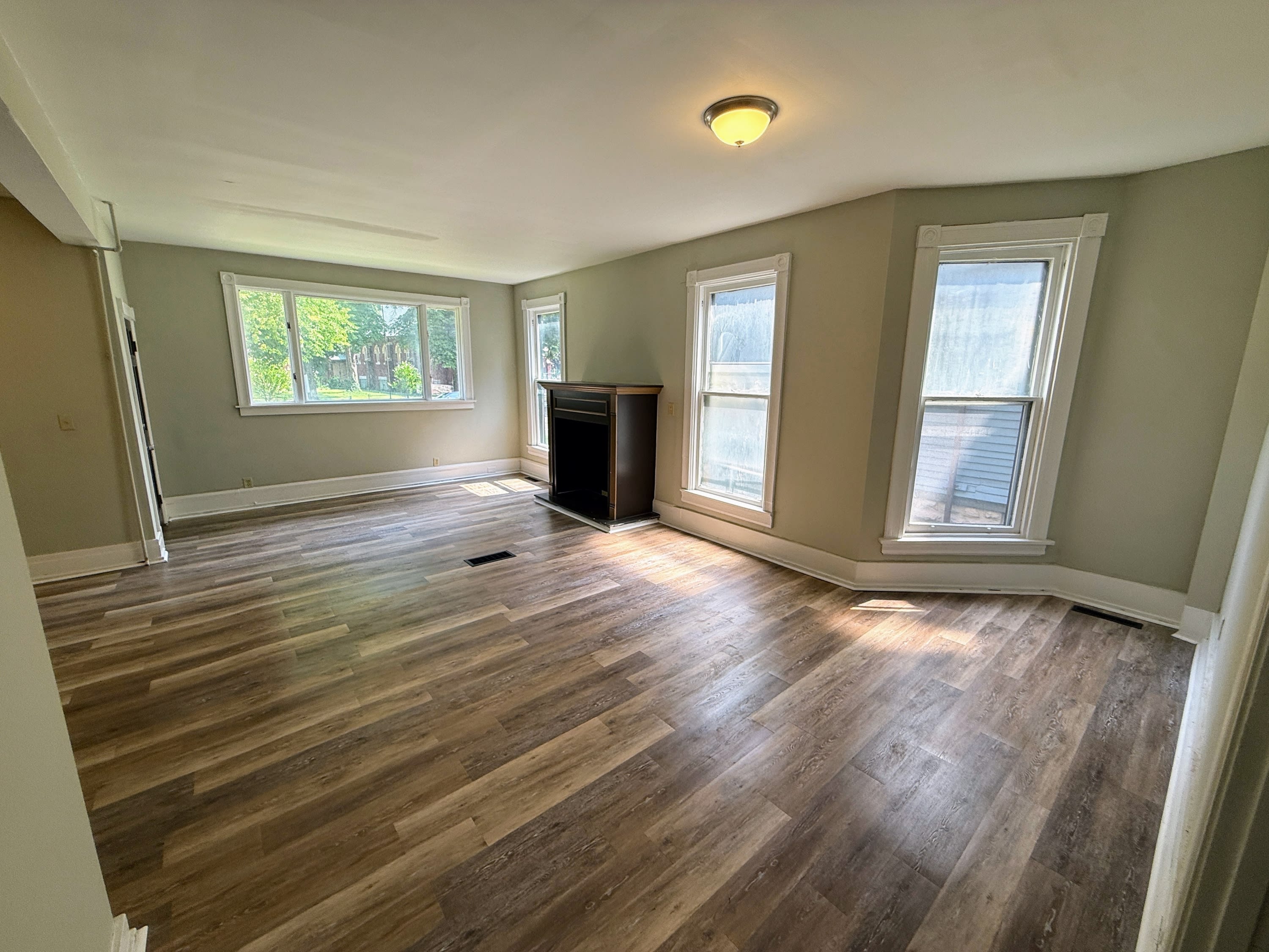 490 Linwood AvenueUnit 1 (Lower) – photo 3