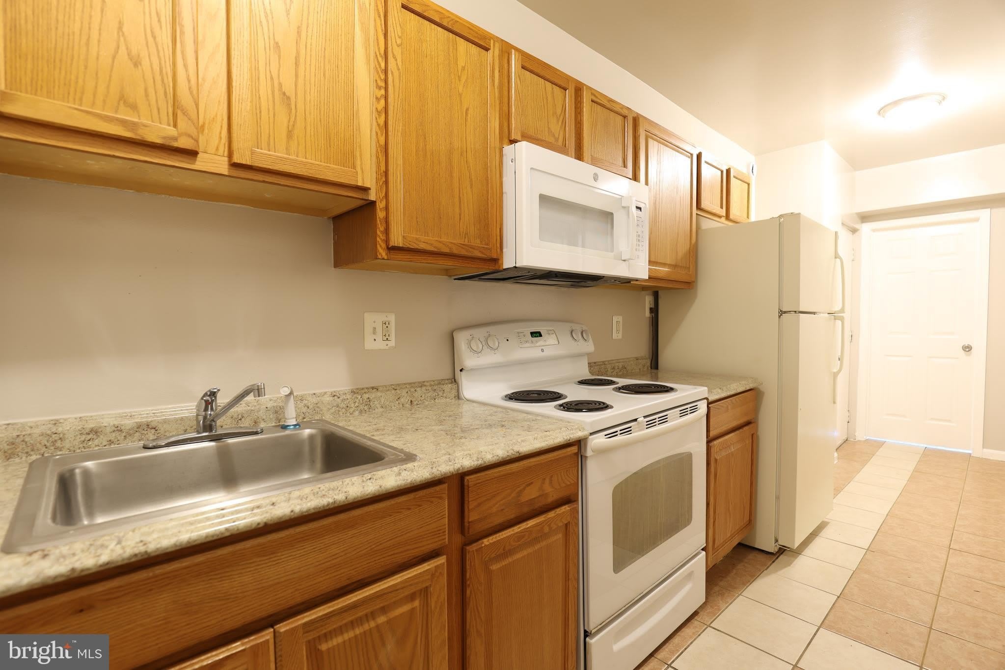 1633 E Street NE – photo 3