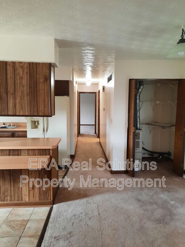 888 West Locust St – photo 4
