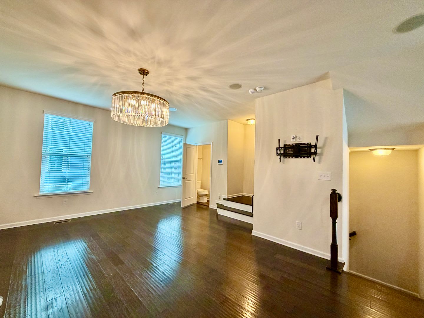 Wow! Beautiful 3 bedroom, 2 1/2 bath townhouse style home. – photo 5