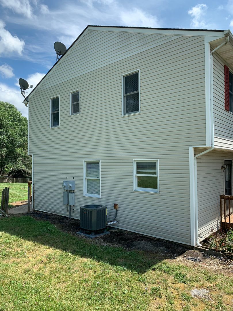 3 Bedroom 2.5 Bath Duplex – photo 2