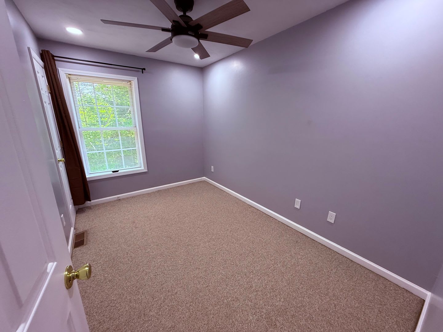 3 Bedroom, 1.5 Bath Townhouse – photo 3