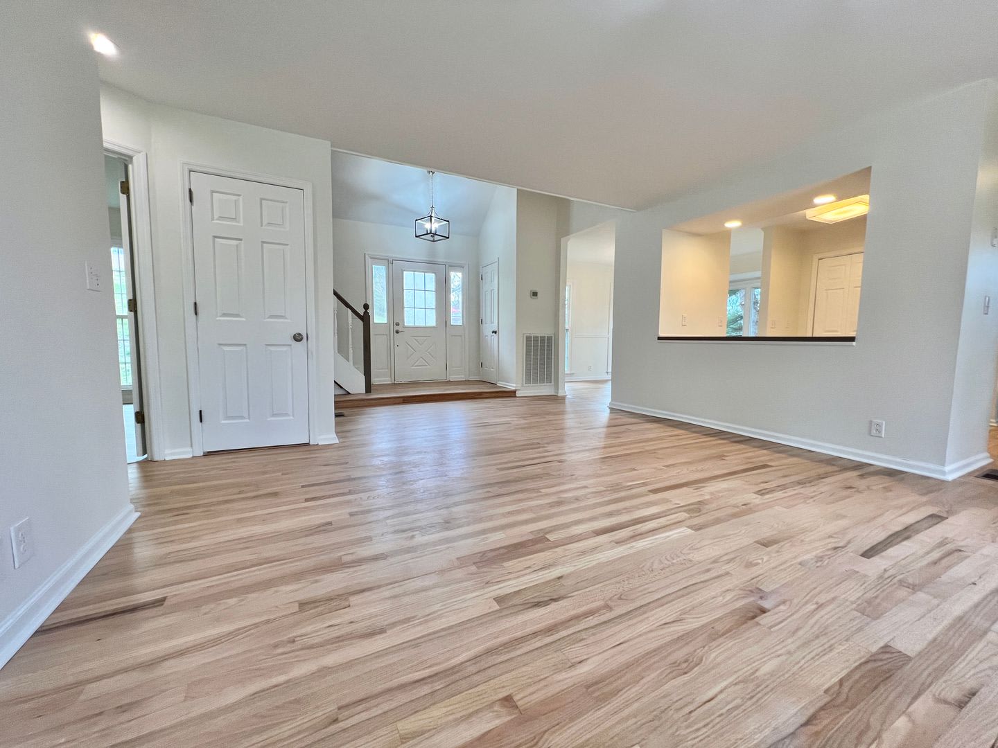 Updated 3 Bed, 2.5 Bath Single Family Home – photo 5