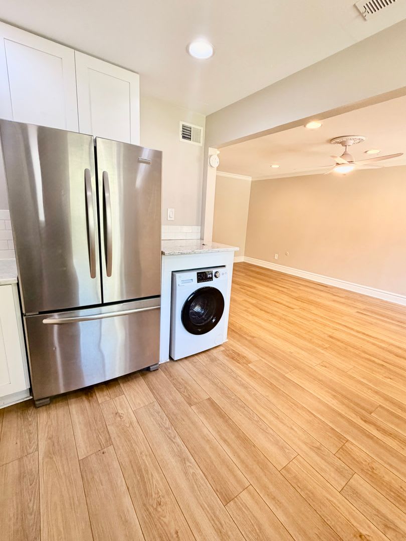 Stylishly Updated 2Br Townhome Near City Park Denver – photo 3