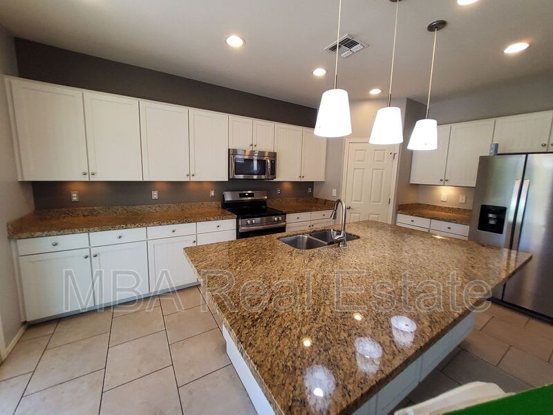 3031 E Regina St – photo 3