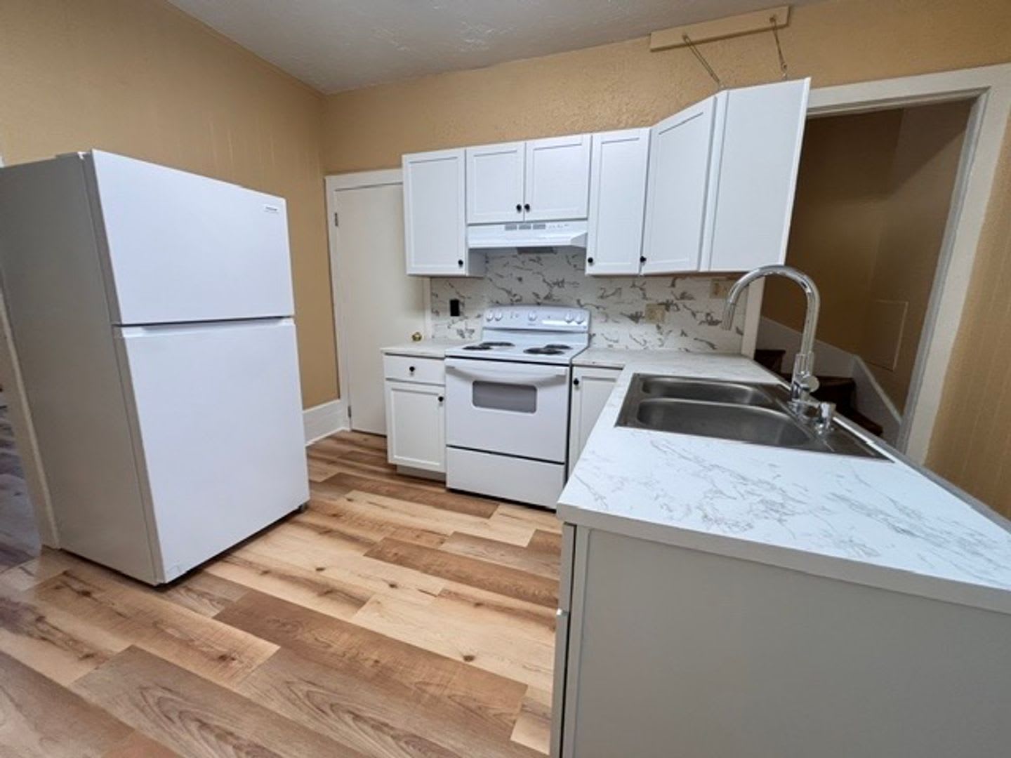 Beautiful Newly Remodeled 2-Bedroom Home for Rent – photo 4