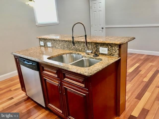 853 W LOMBARD Street – photo 5