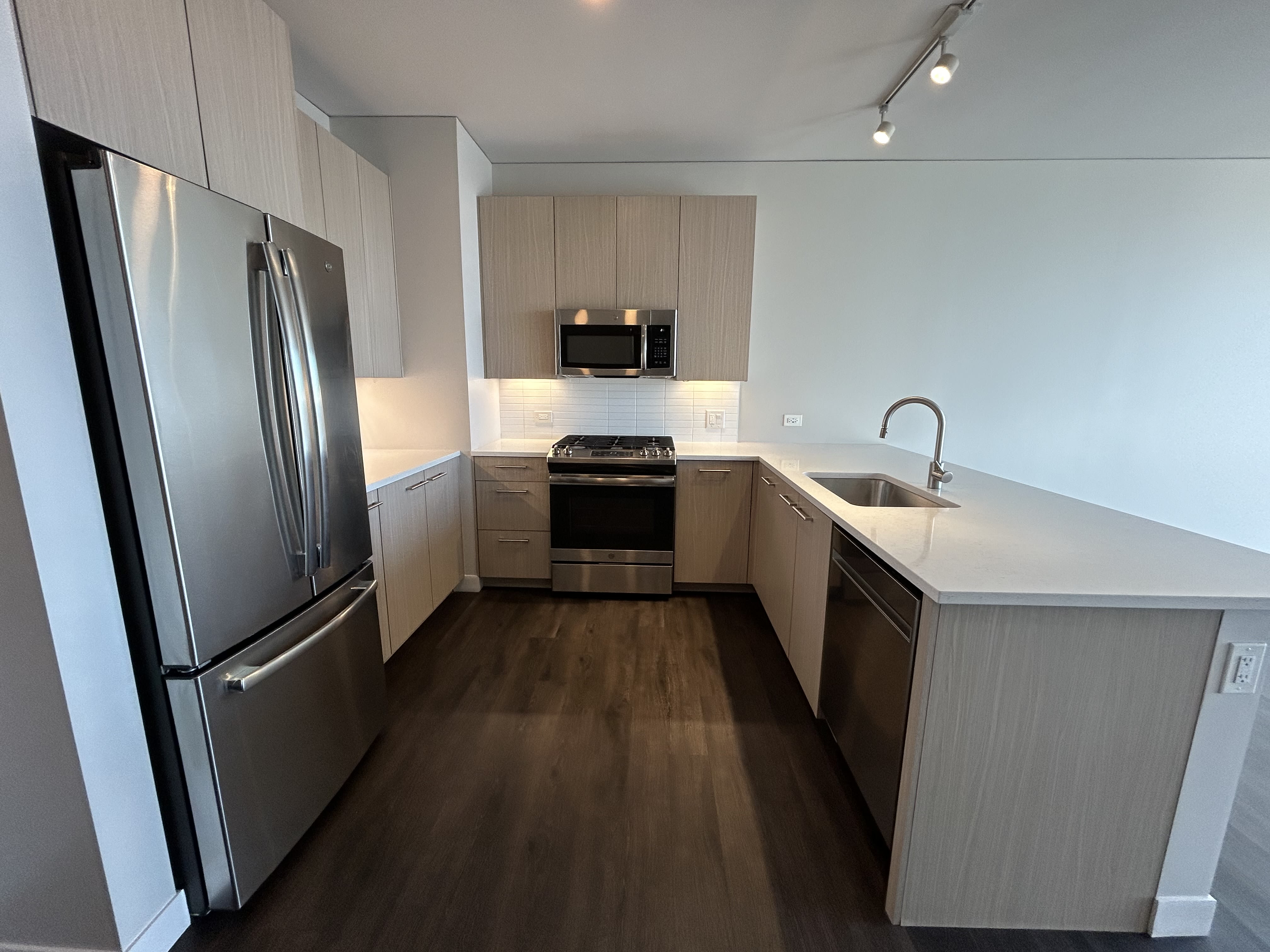229 S Peoria St – photo 4