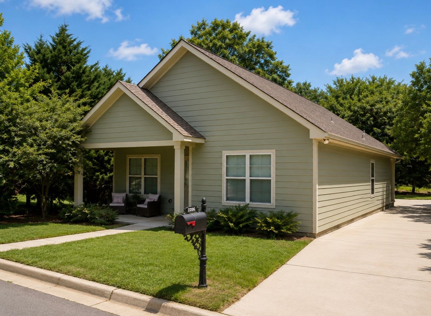 LEASING FOR FALL 2027 3 Bed/3.5 Bath less than mile and half from campus – photo 1