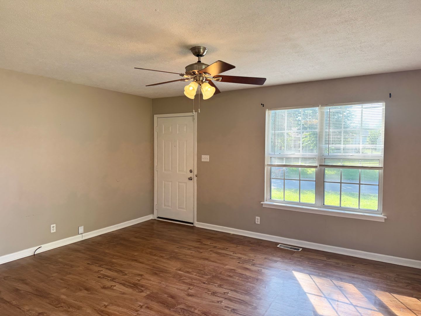 Includes Washer And Dryer – photo 4