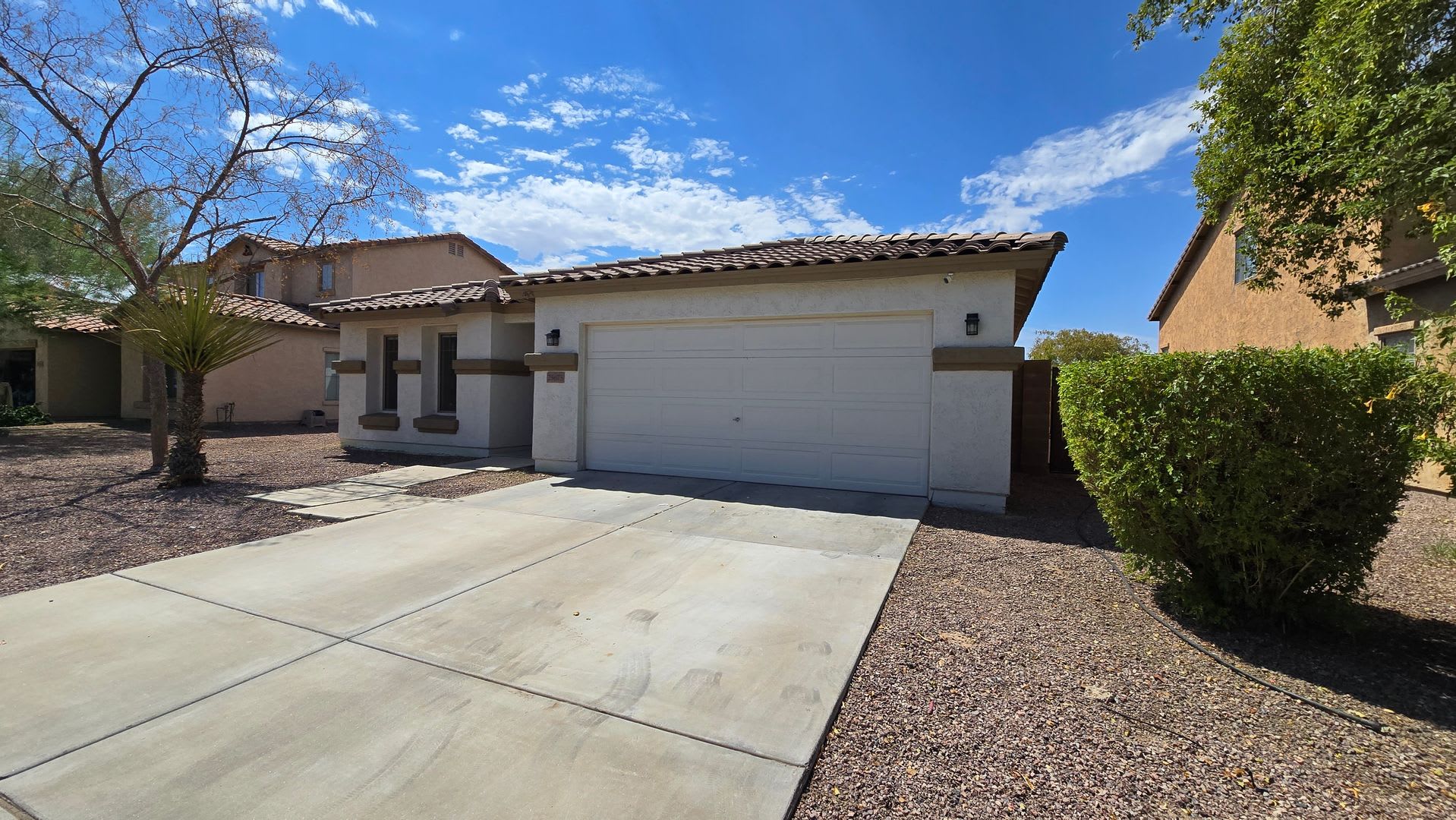 Lovely 4 bedroom 2 bath home +Den in Sunset Point Community Of Buckeye! – photo 5