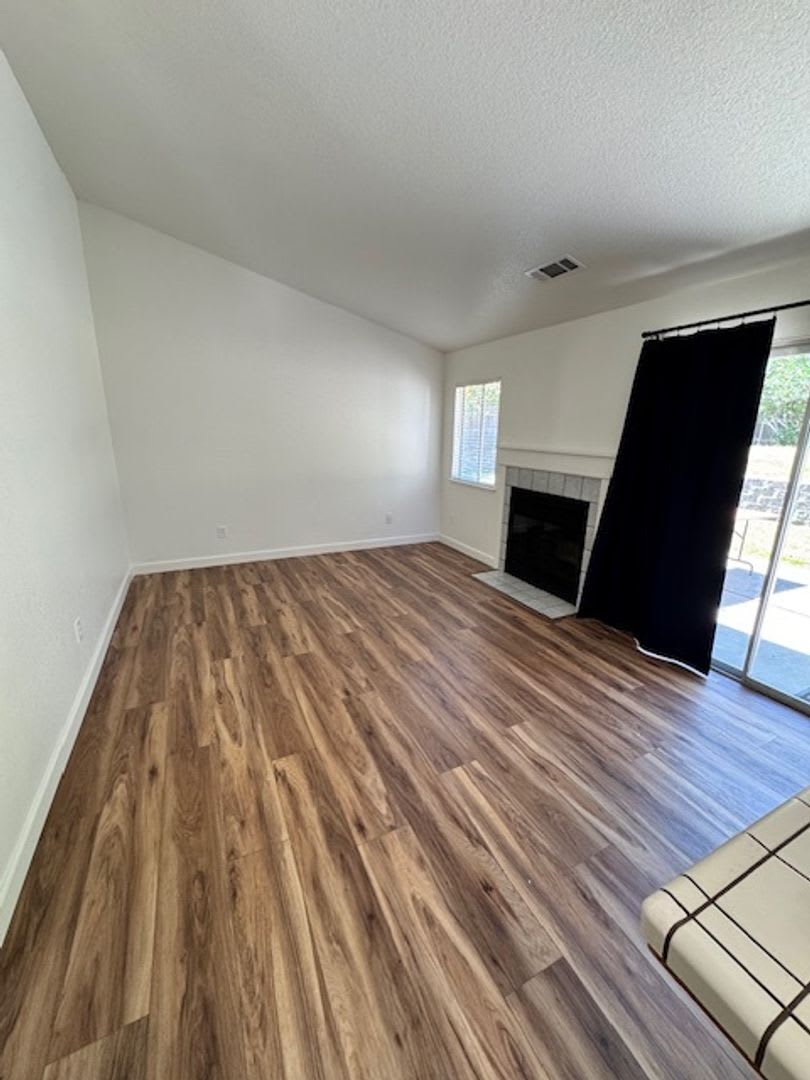 North Hilltop 3 Bedroom Home with RV parking! – photo 4