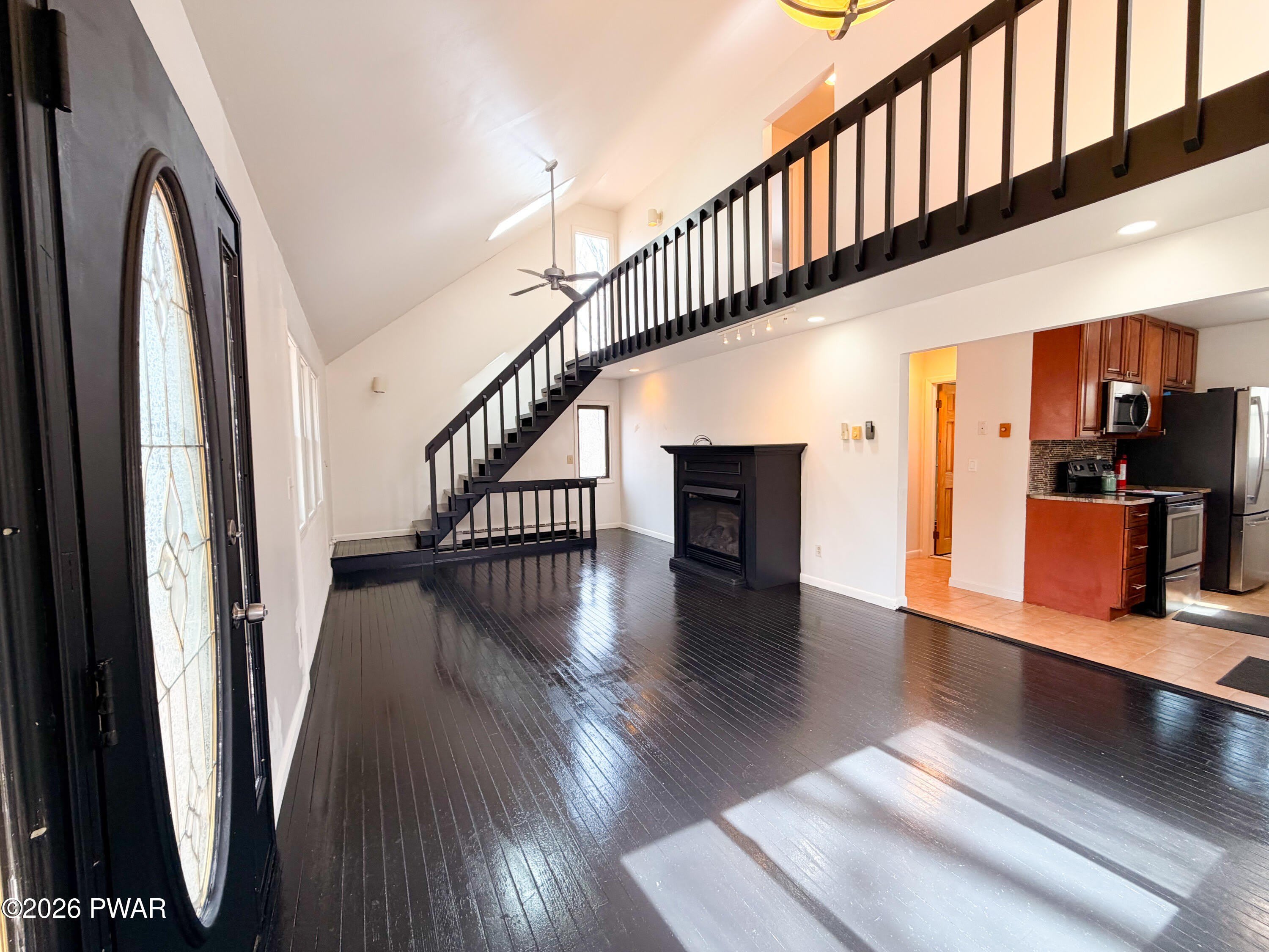 811 Hickory Court – photo 2