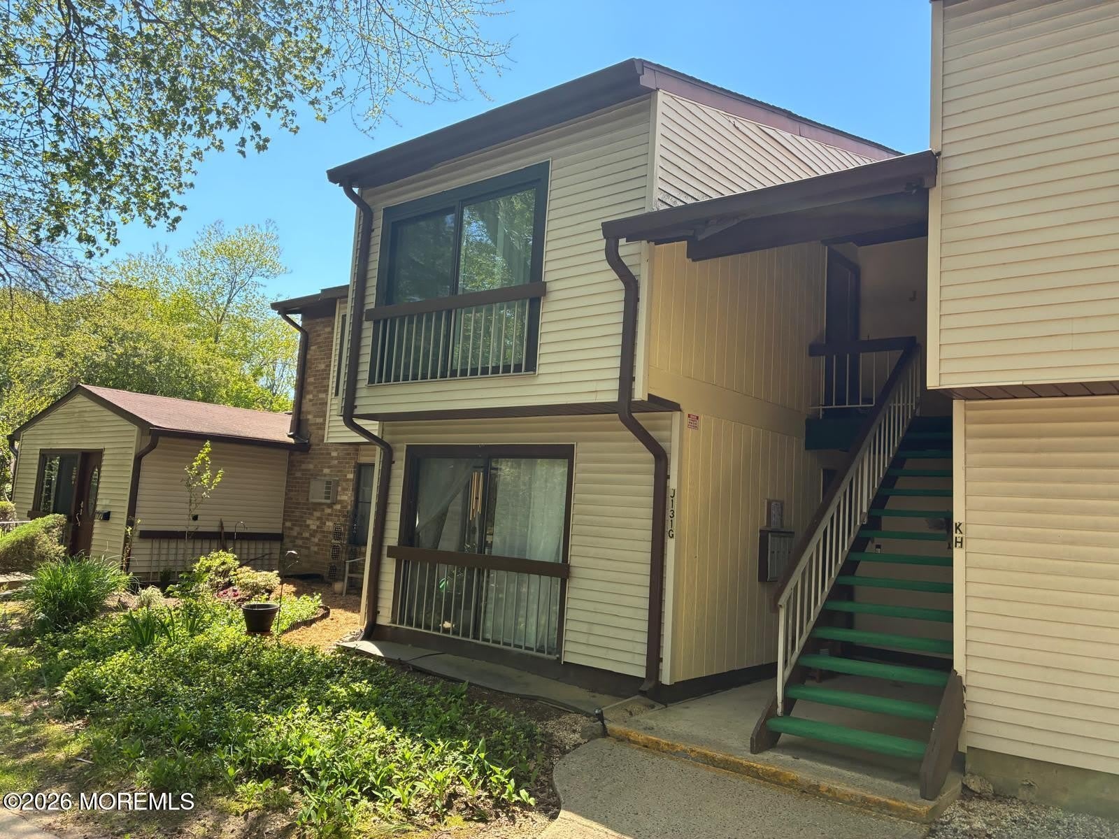 131 Amberly Drive – photo 2