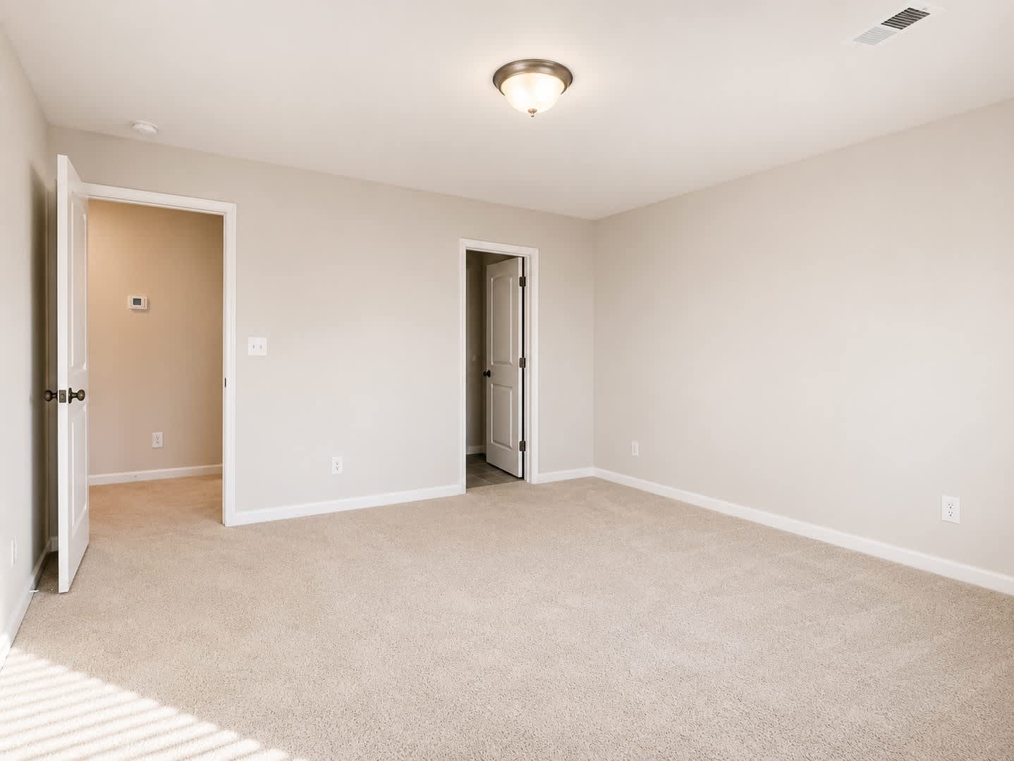 Spacious Townhome with Modern Finishes – photo 4