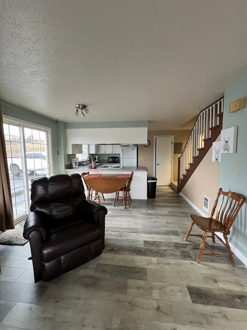 2 Bedroom, 1.5 Bathrooms – photo 2
