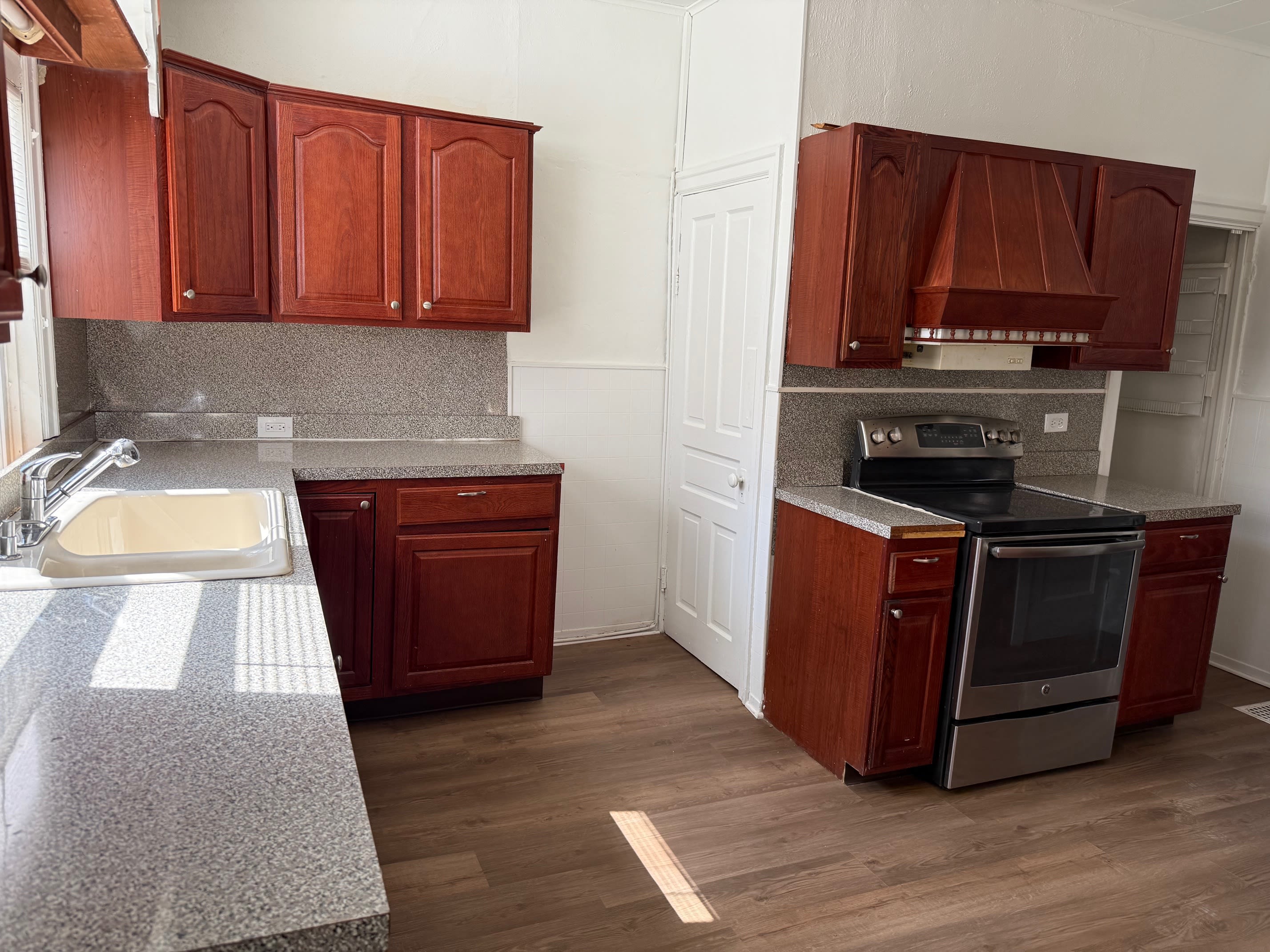 1837 Spencer Street – photo 2