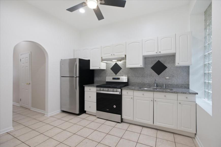 1609 N. Wood St. – photo 2
