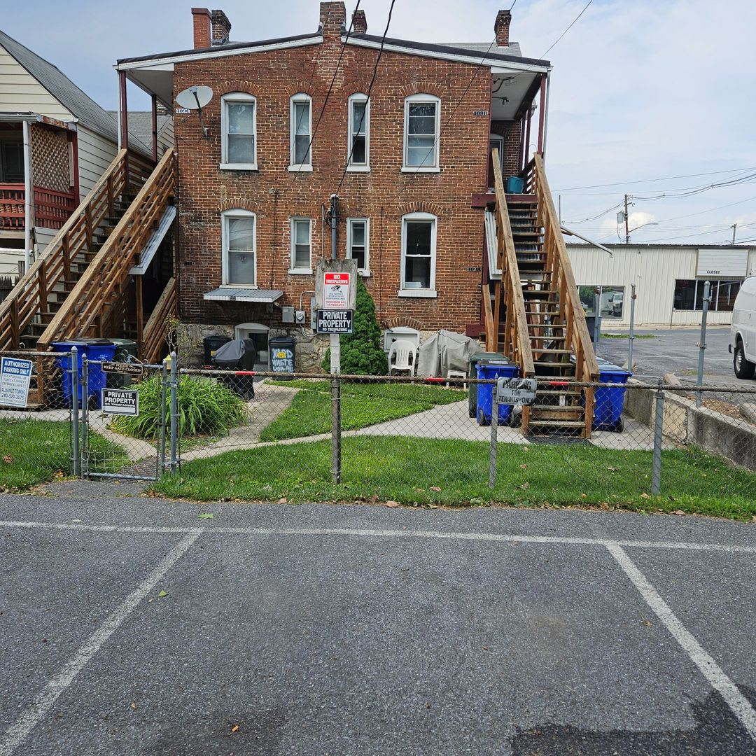MOTIVATED OWNER JUST LOWERED RENT! 1 Bedroom Apartment on First Floor! – photo 2