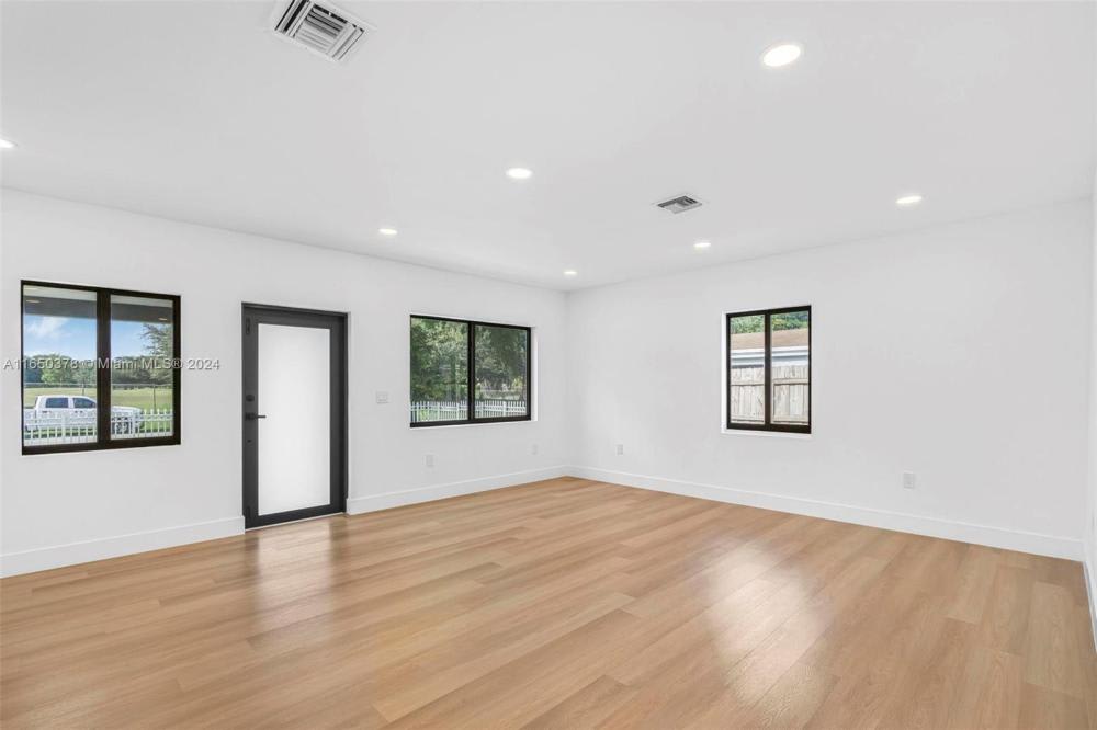 2174 NE 174th St – photo 5