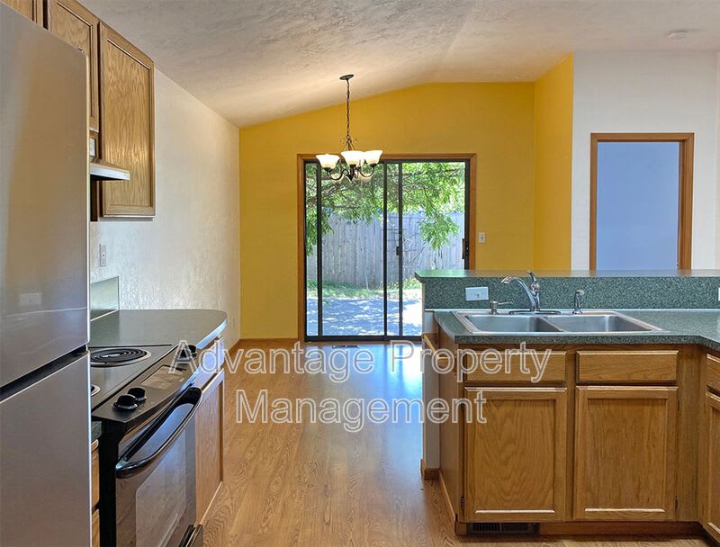 1138 NE Conser Pl – photo 2