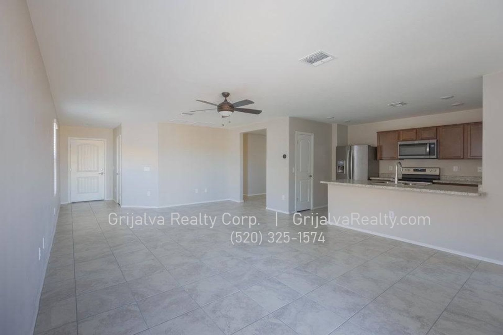 Lovely 3 Bed, 2 Bath House with Den -Southeast Tucson *MOVE-IN SPECIAL!* (Irvington/Camino Seco) – photo 3