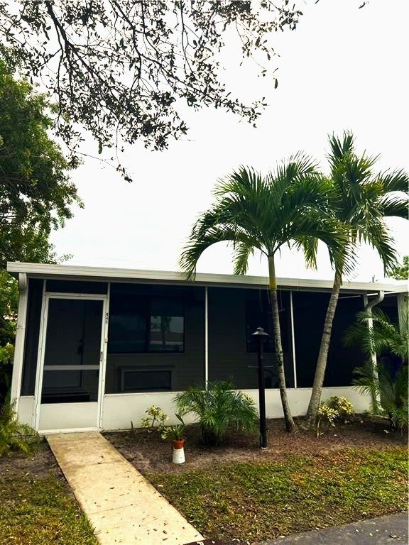 441 7th Place – photo 1