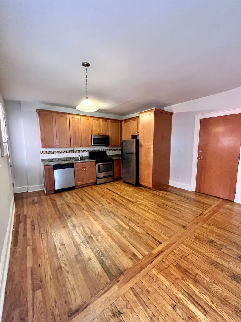 1107 W Grace St – photo 2