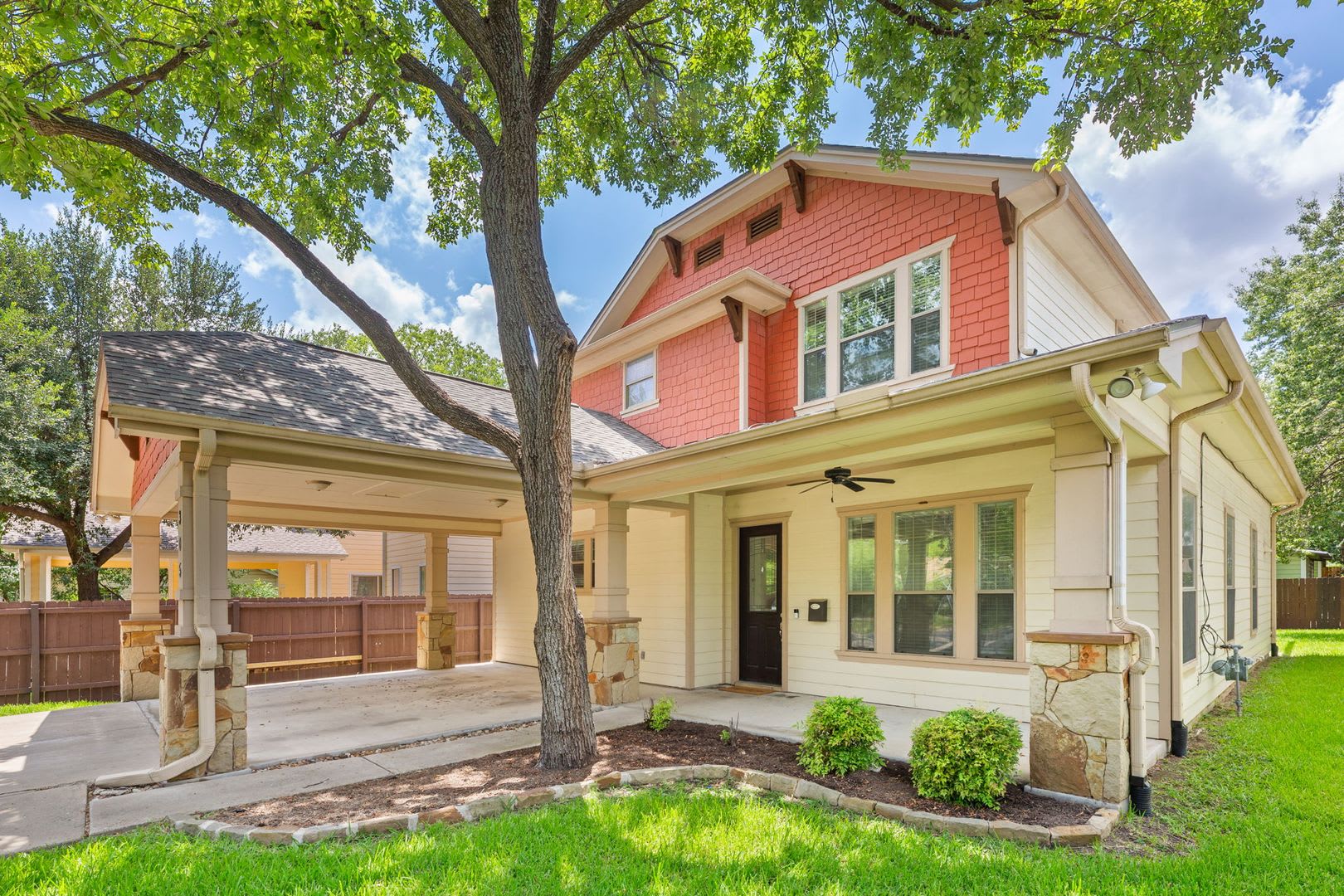 UT PRE-LEASE: Beautiful, Recently Constructed 6 Bed/ 4 Ba Home In North Loop Area, Mins To UT – photo 4