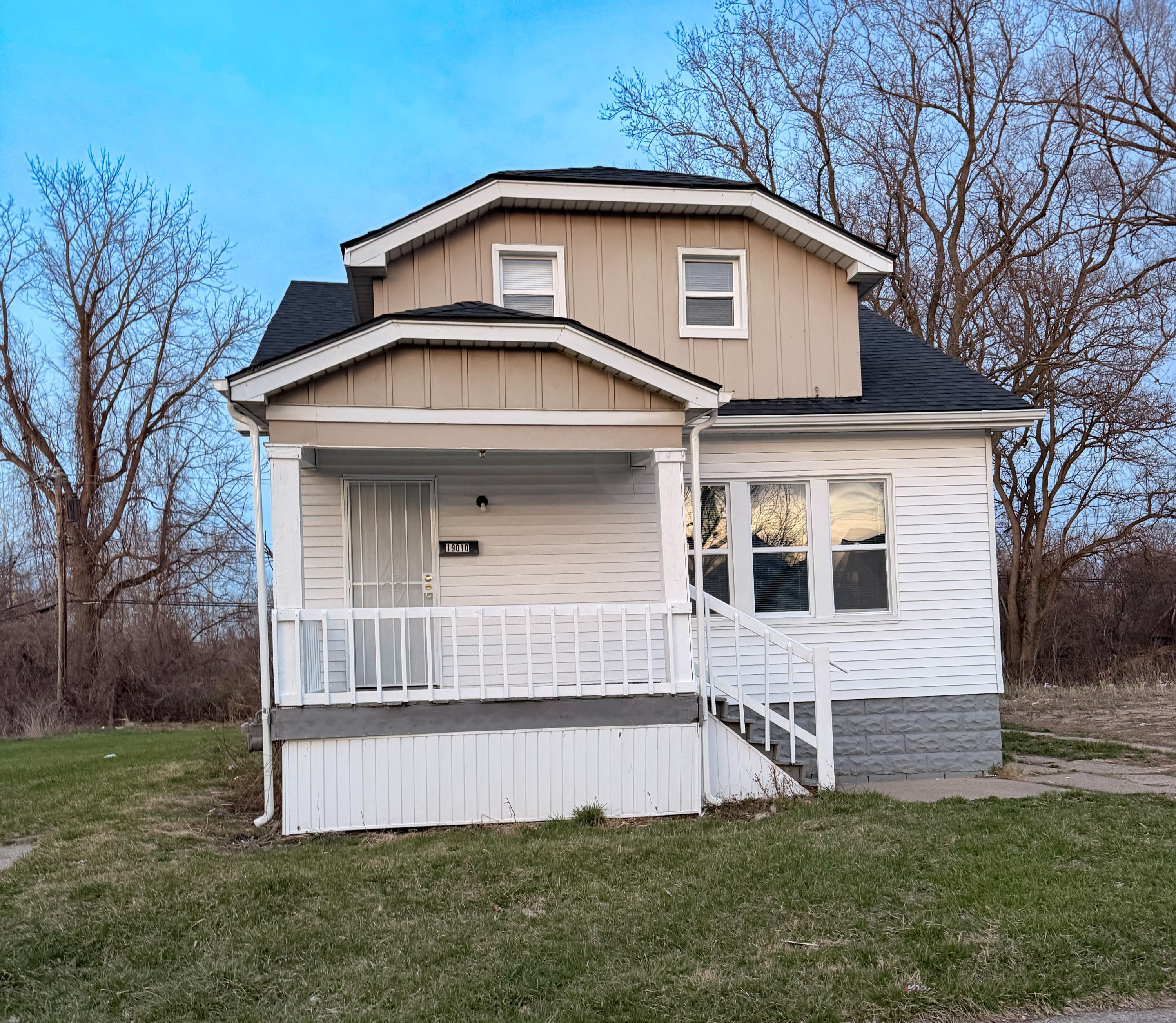 19010 Riverview Street – photo 1