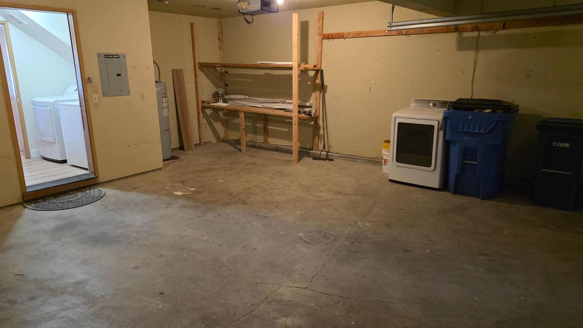 3 Bed, 2 Bath Townhouse Available! – photo 4