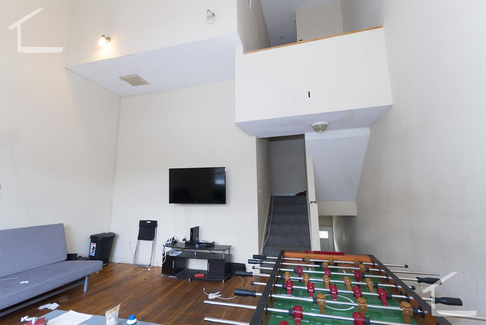 Huge Townhouse Near T W Laundry In Unit 30 Foot Ceilings In Living Room – photo 1