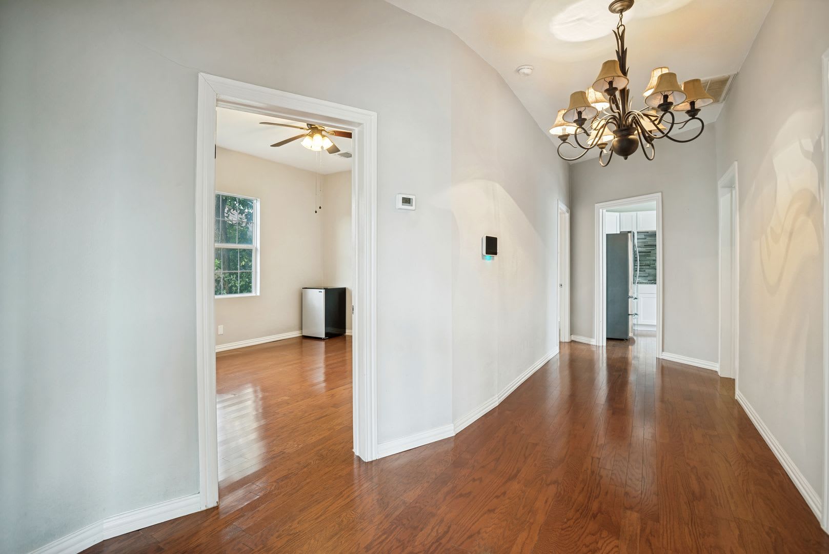 CHARMING 3-BEDROOM HOME IN FIVE POINTS – photo 3