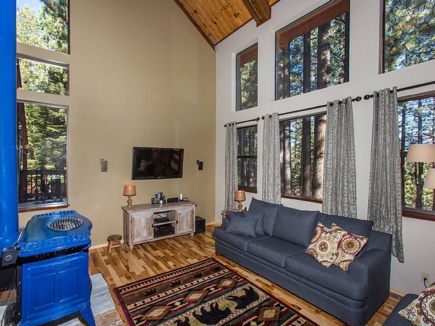 A Rare Find In Tahoe Spacious 4Bd House Available Now Call To View Today Available To View On 8 10 26 – photo 4