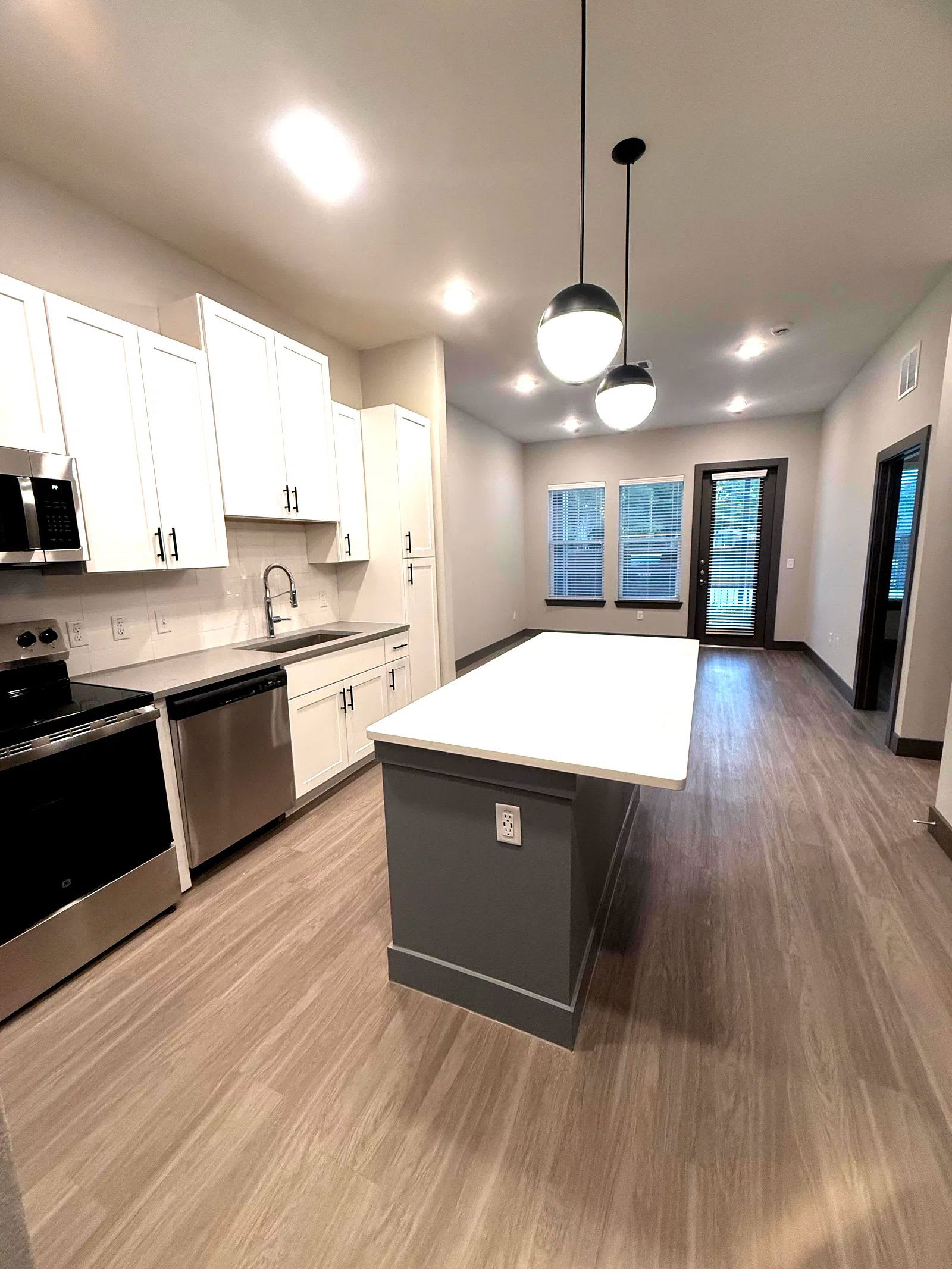 400 West 5Th Street – photo 2