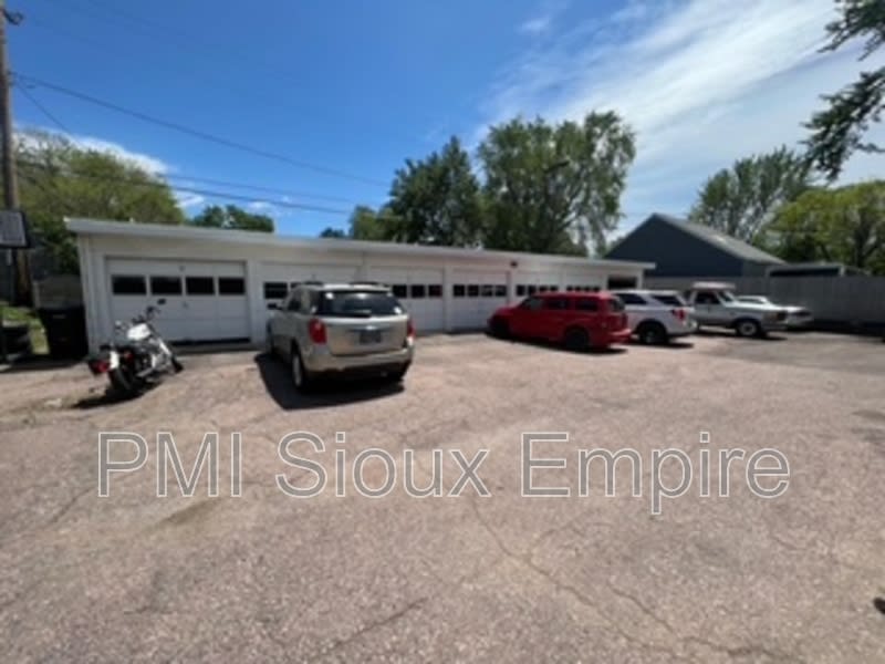 440 S. Western – photo 2