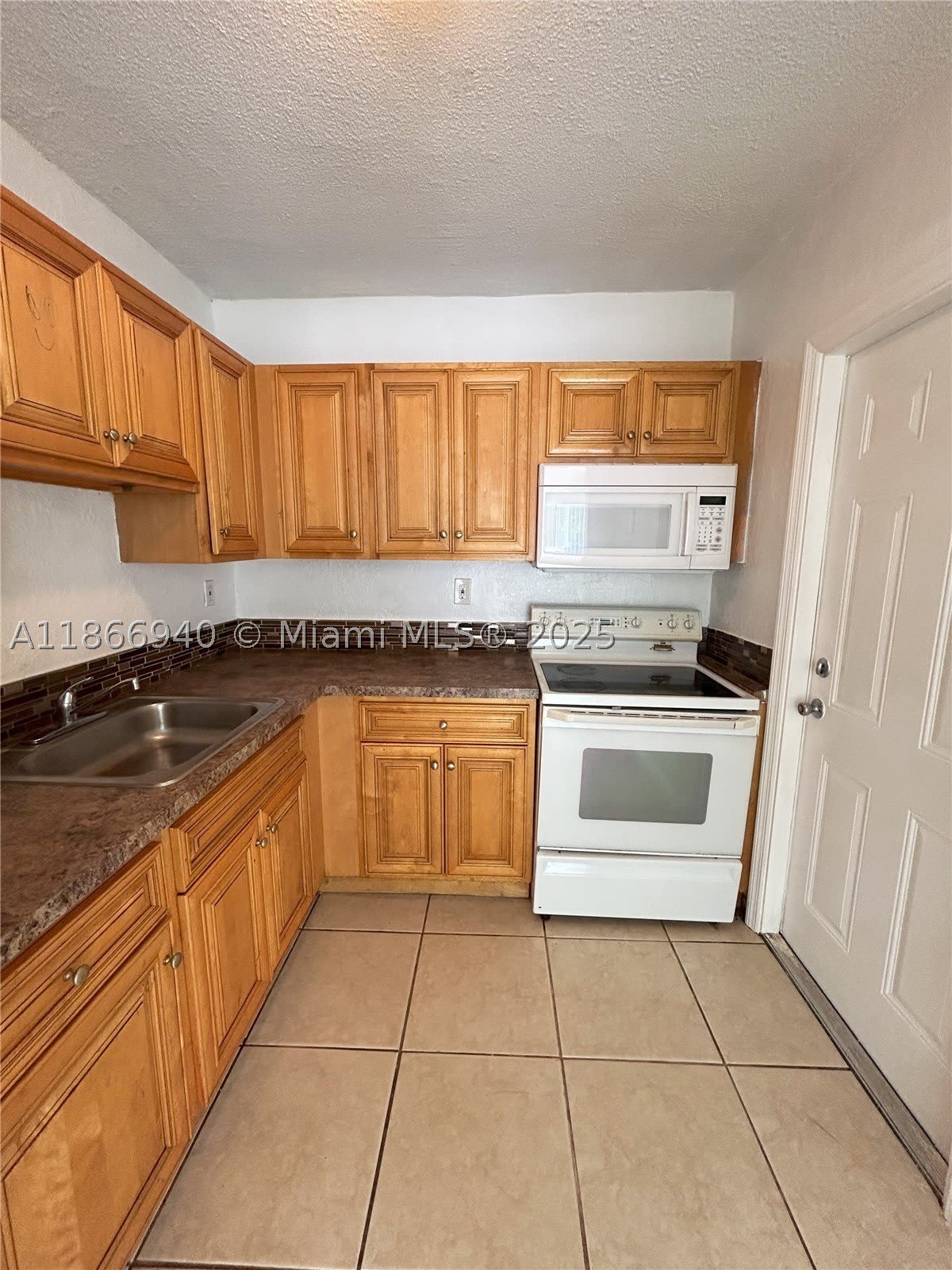 8287 Ne Miami Ct – photo 4