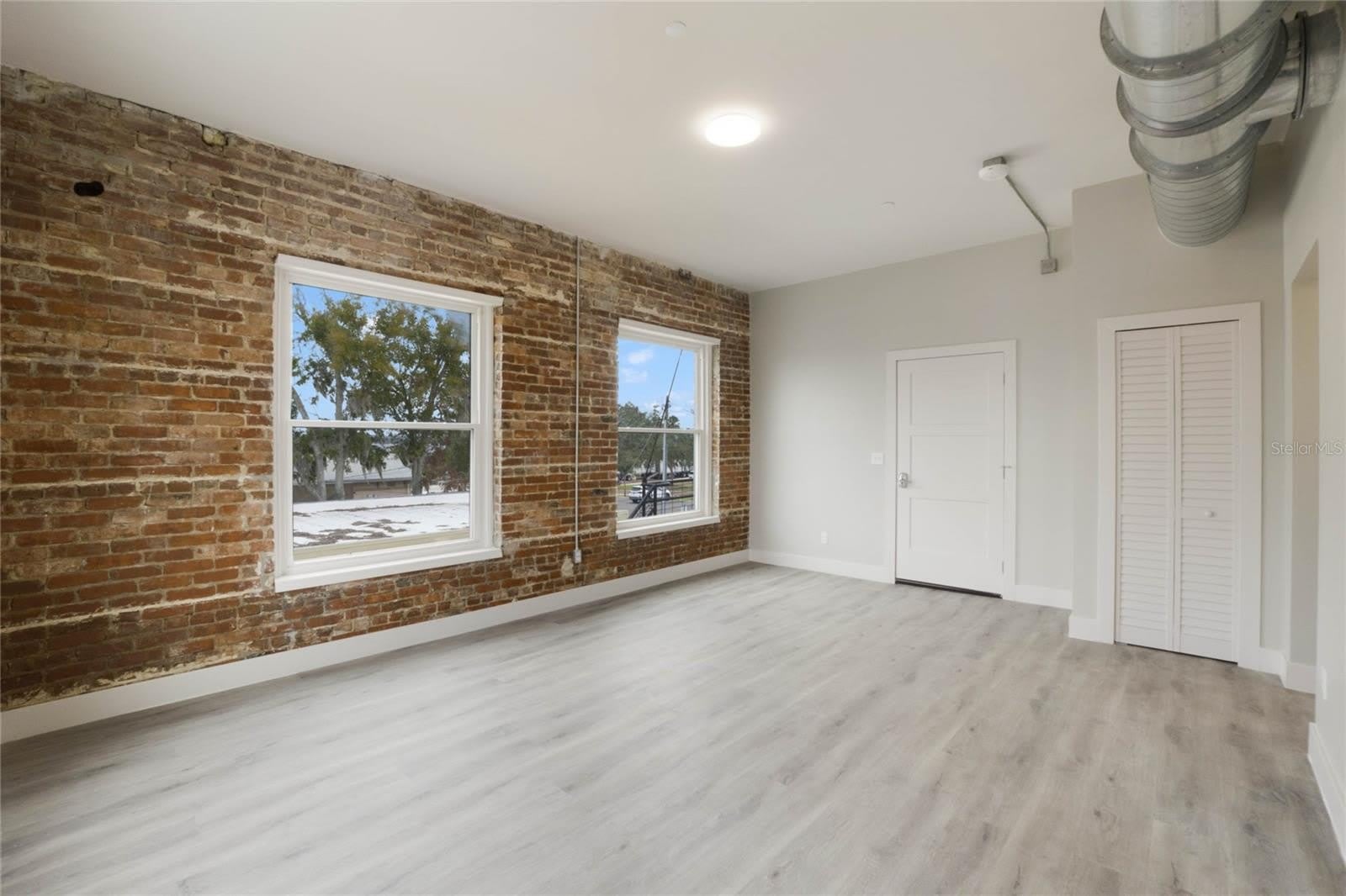 792 W MONTROSE Street – photo 5