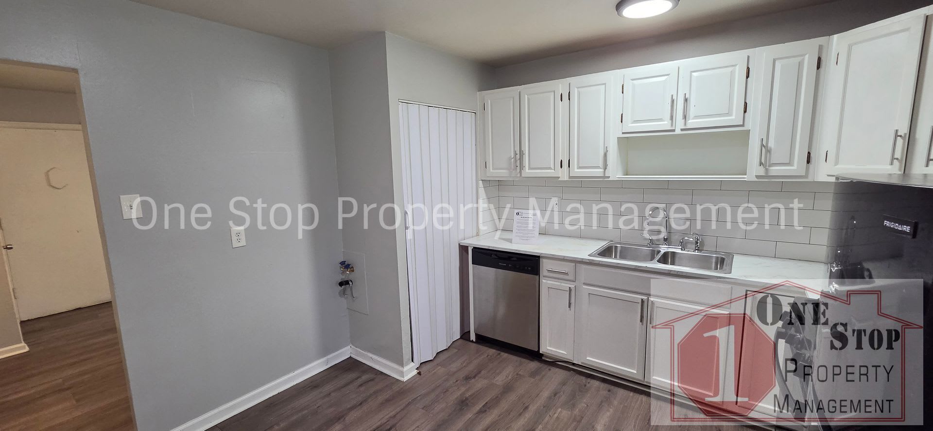 Freshly Updated 3 Bedroom / 1 Bathroom in Kansas City!! – photo 5
