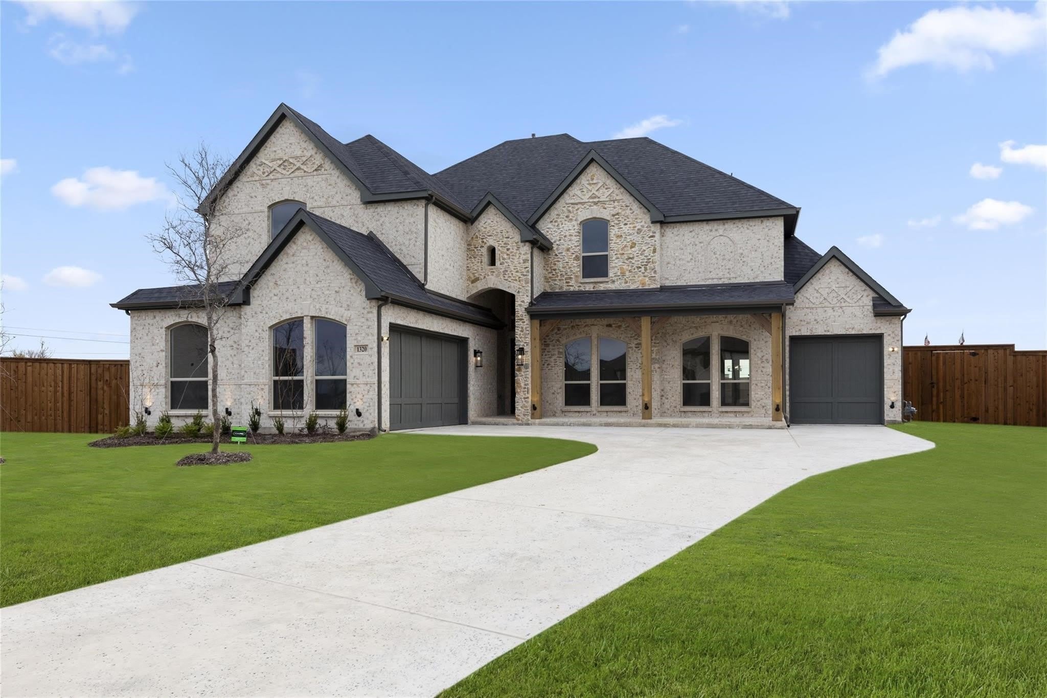 1320 Villanova Lane – photo 2