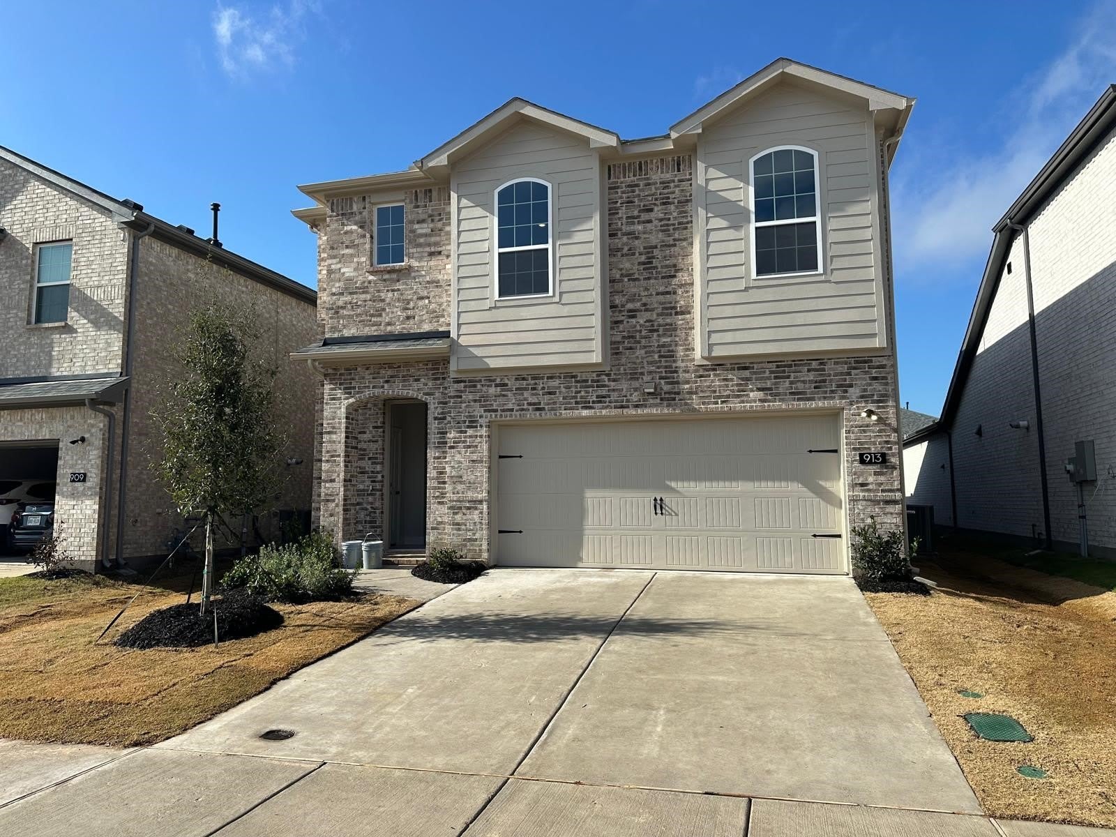 913 Amenduni Lane – photo 1
