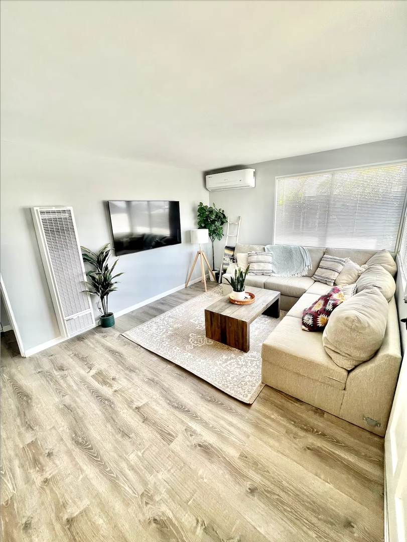Fully Furnished 2BR Home with Huge Yard & Stunning Views – In-Unit Washer/Dryer! – photo 4