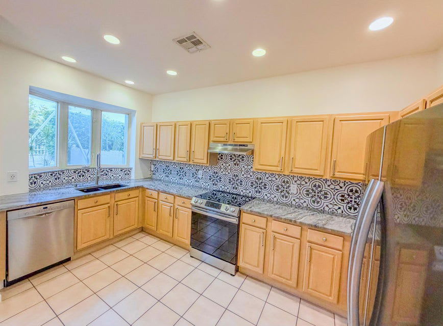 753 Seaview Drive – photo 2
