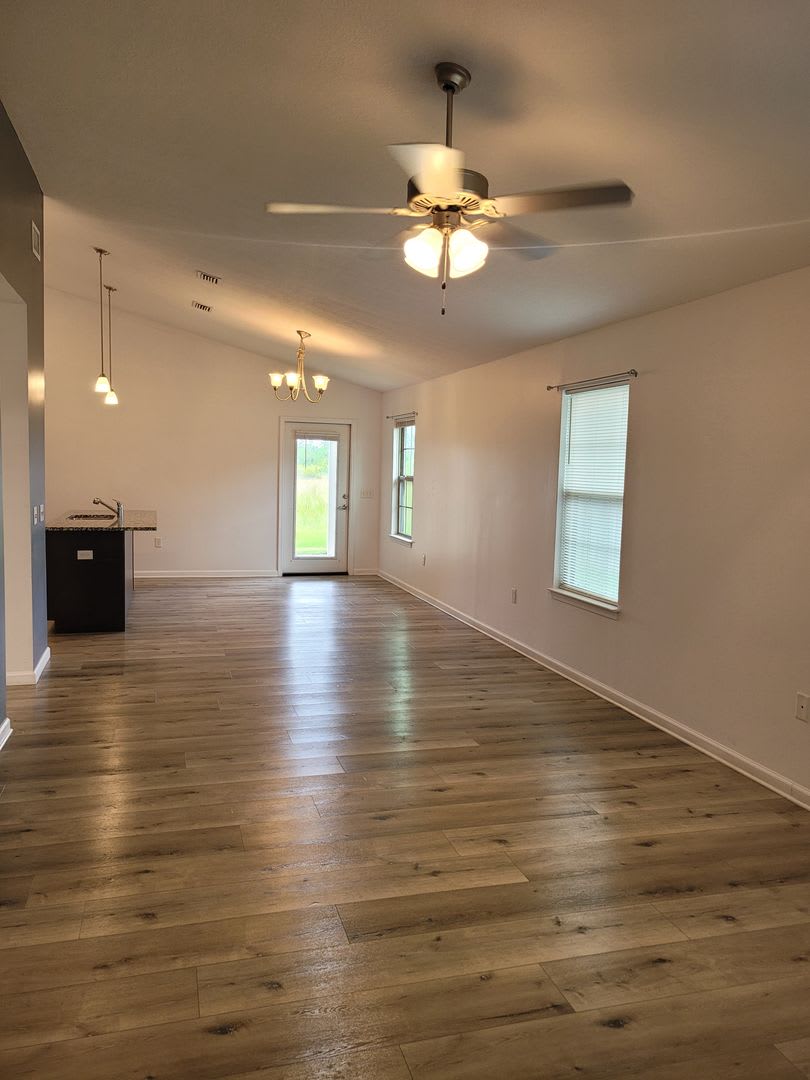 Ten Acre Terrace 3 bedroom 2 bath home w/2 car garage – photo 5