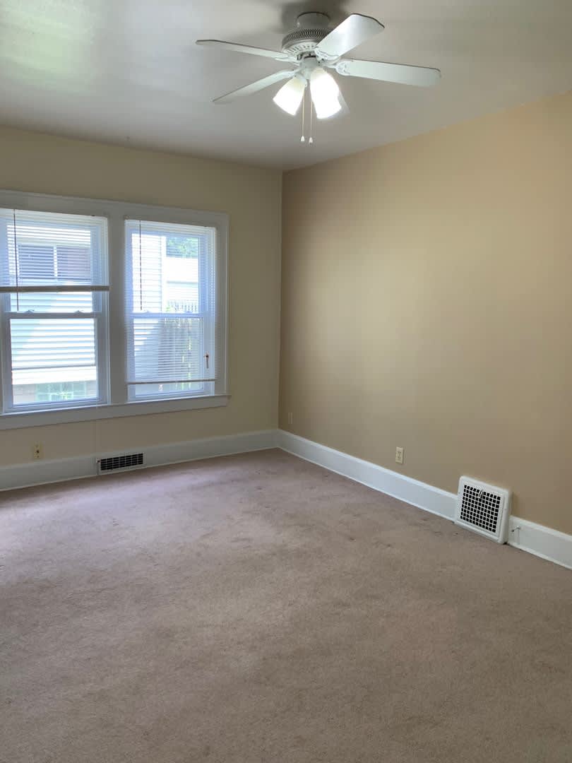 207 E. Broadway – photo 4