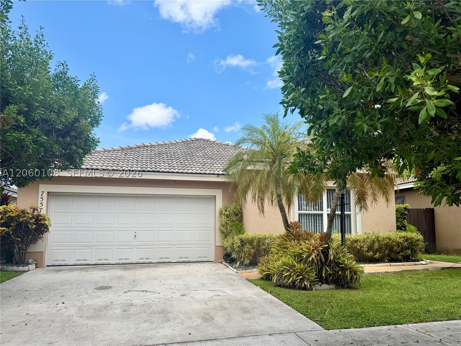 7557 SW 164th Ct – photo 2