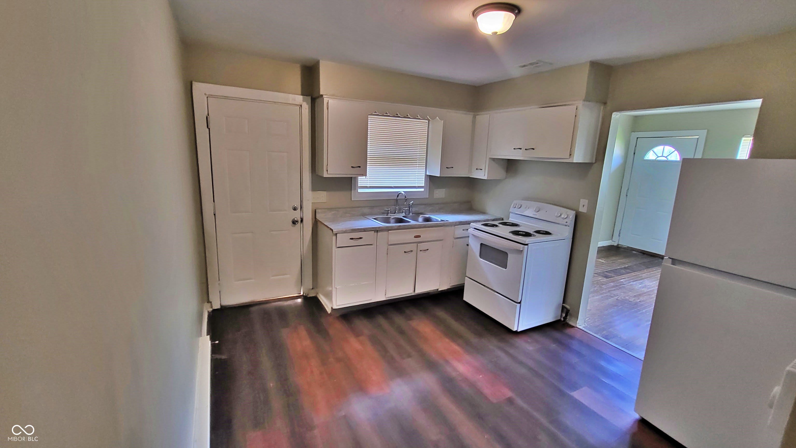 617 N Oxford Street – photo 3